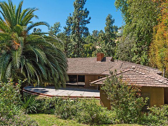 3rd image of 1184 Coldwater Canyon Dr