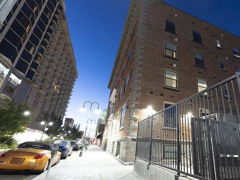 ONE18 West Street Residential — Photo 13