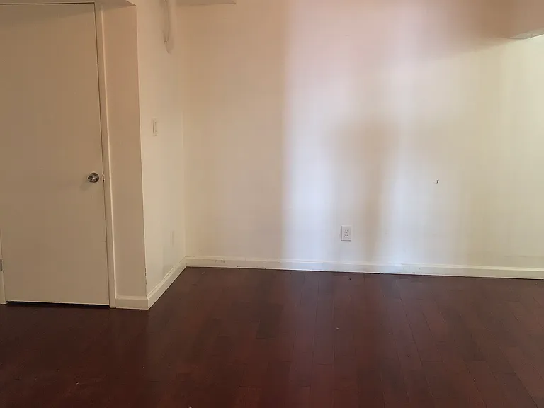 737 Peru Ave #B — Photo 4