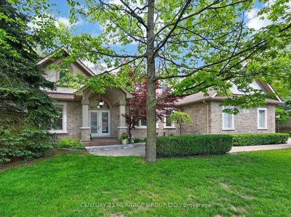 22 Lloyd Cook Dr E, Springwater, ON L9X 0H5