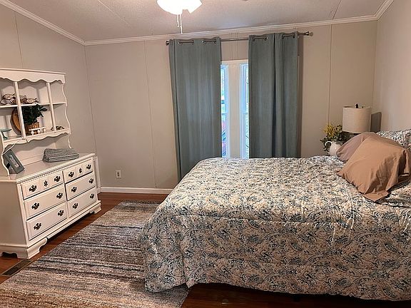 3rd image of 355 E Lake Hill Dr