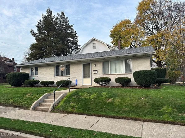 107 Hillcrest Ave NW, North Canton, OH 44720