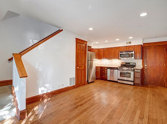 3rd image of 678 Vernon Ave #678