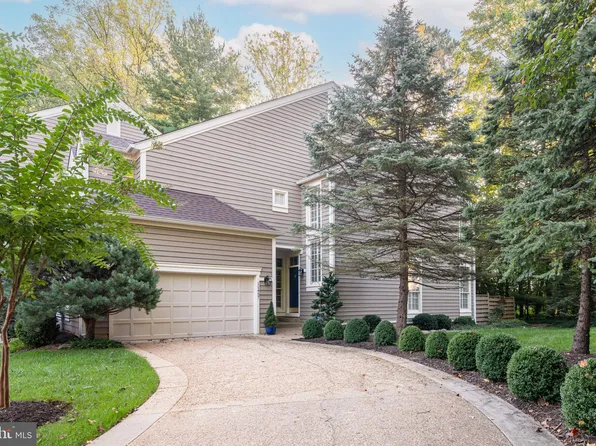 11457 Hollow Timber Ct, Reston, VA 20194