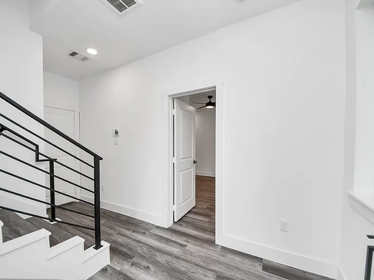 2709 Dennis St — Photo 7