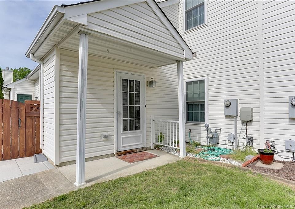 1st image of 102 Andover Ct