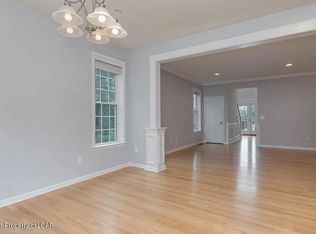 230 Twins Ln, Mountain Top, PA 18707