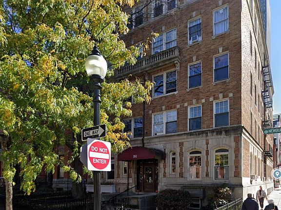 5th image of 282 Newbury St APT 14
