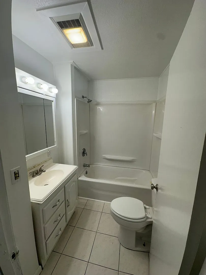 2201 Belmont Road — Photo 3