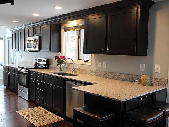 3rd image of 5 Northview Ln