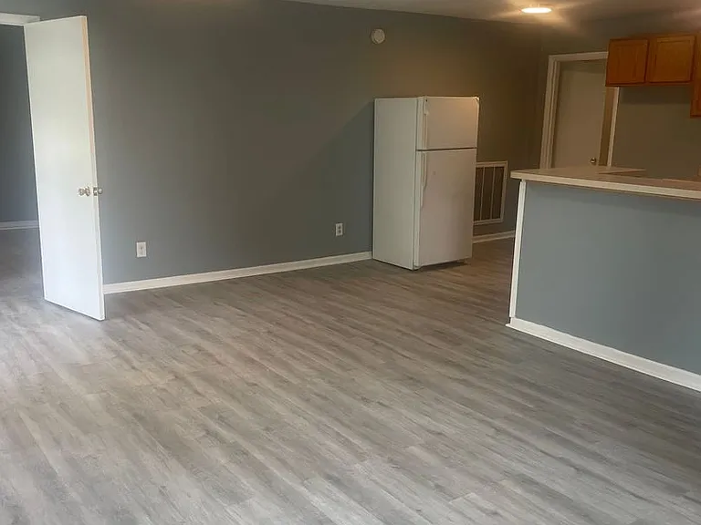 1700 Lewis Ave — Photo 3