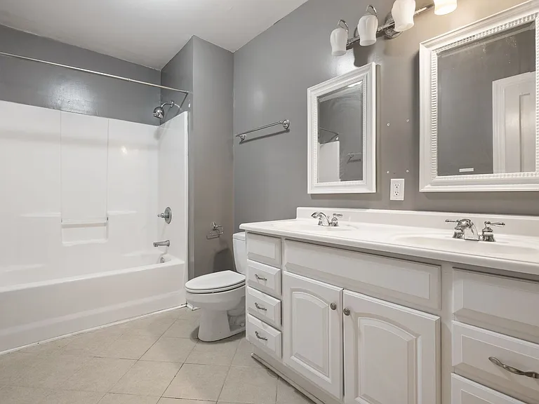 713 W Knox St — Photo 9