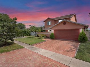 931 SW 100th Ter, Pembroke Pines, FL 33025