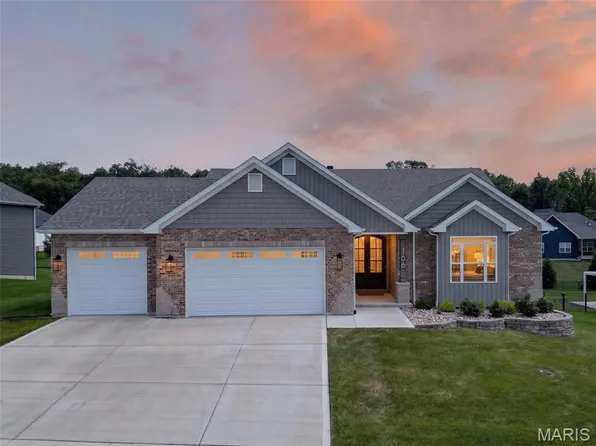 106 Stone Canyon Blvd, Foristell, MO 63348