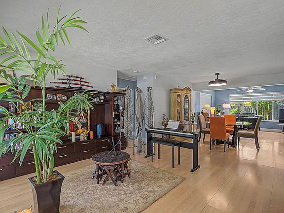 4th image of 2740 SW 16th Street