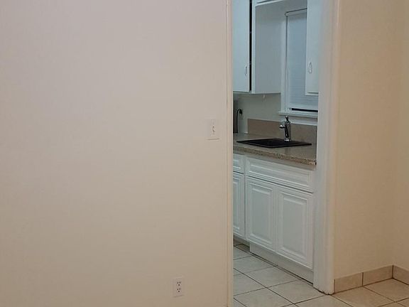 3rd image of 1634 E 5th St