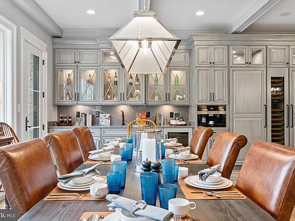 4th image of Saint Louis Rd