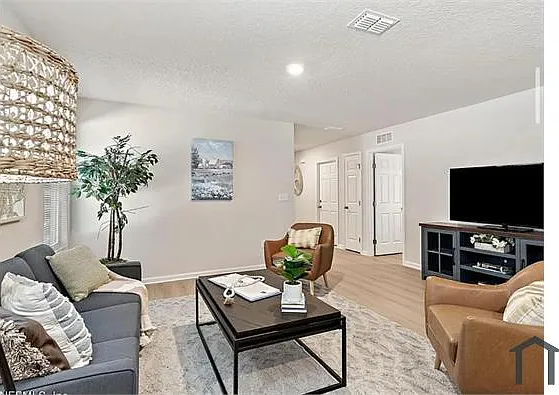 4 bed, 1253 sqft, $1,975 — Photo 4