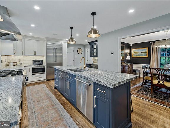 2nd image of 5 River Knoll Dr
