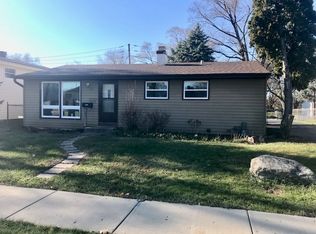 127 Golfview Ln, Carpentersville, IL