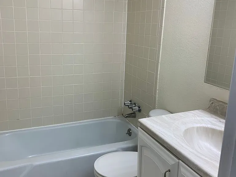 1700 SW 16th Ct #E22 — Photo 6