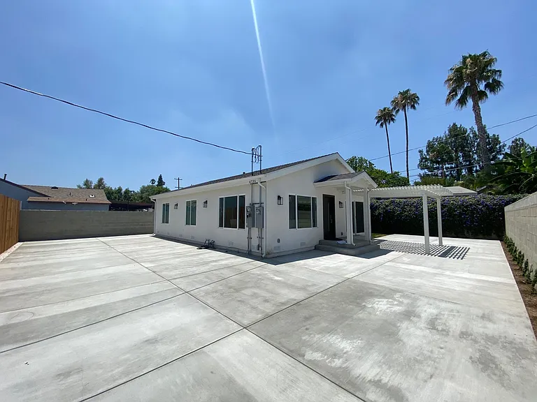 6735 Glade Ave — Photo 22