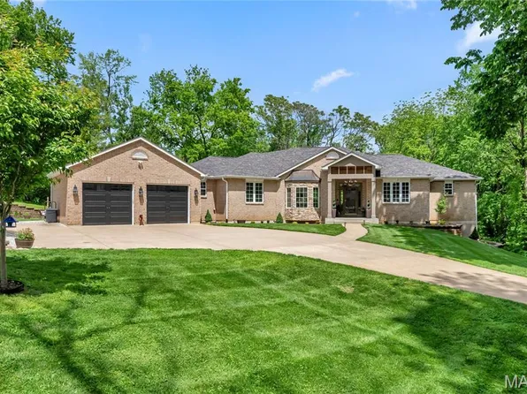 3010 Elm St, Saint Charles, MO 63301