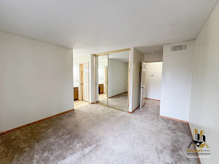 2200 Woodside Ln #5 — Photo 7