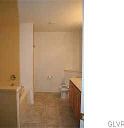 Master bath with shower and soaking tub