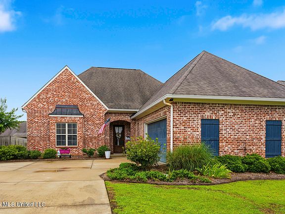 2nd image of 113 Sweetbriar Cir