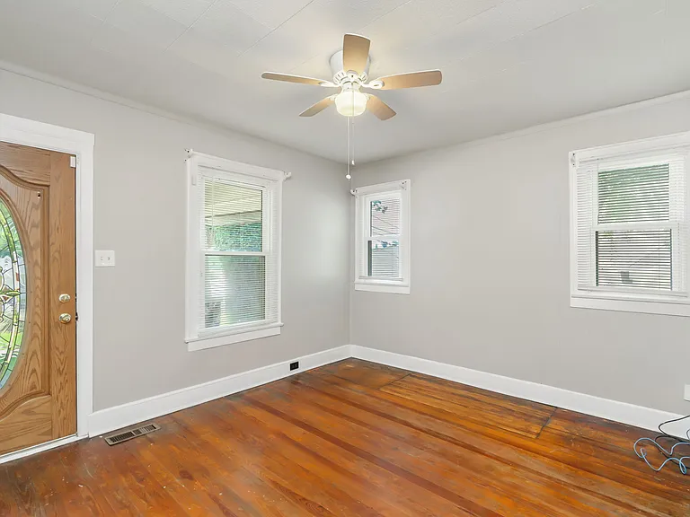1811 Fleming St — Photo 7