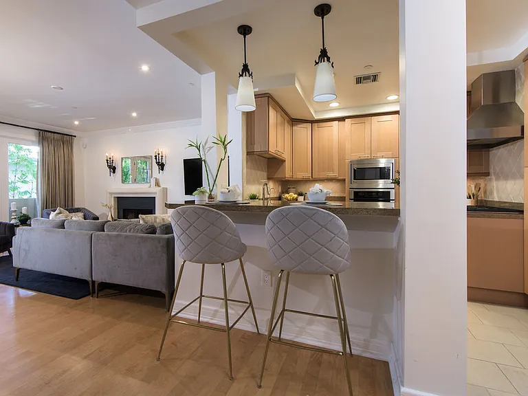 411 N Oakhurst Dr #305 — Photo 2