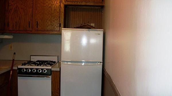 2nd image of 5 Moore Rd APT 6