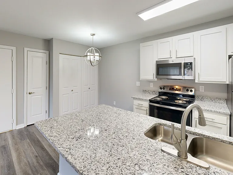 Lyons Gate Apartments — Photo 47
