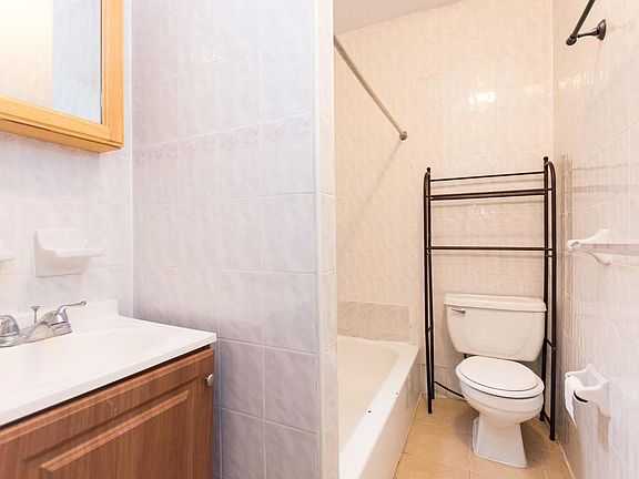 3rd image of 506 W 213th St APT 1C