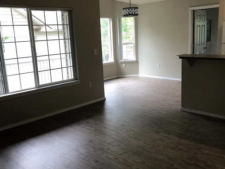 187 N Avenger Ln — Photo 3
