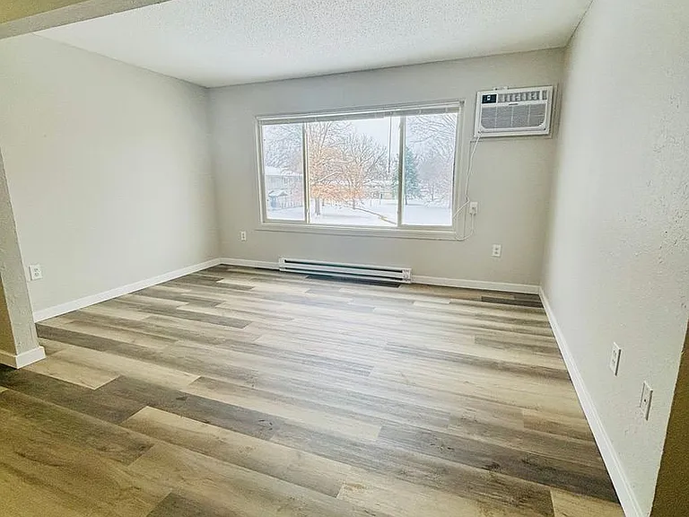 Cedar Crest Apartments — Photo 5