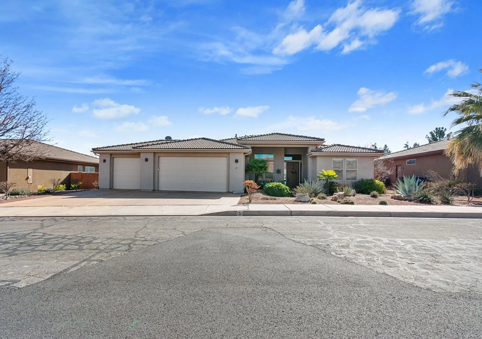 4 bedroom 2 bath Home in Ivins — Photo 1