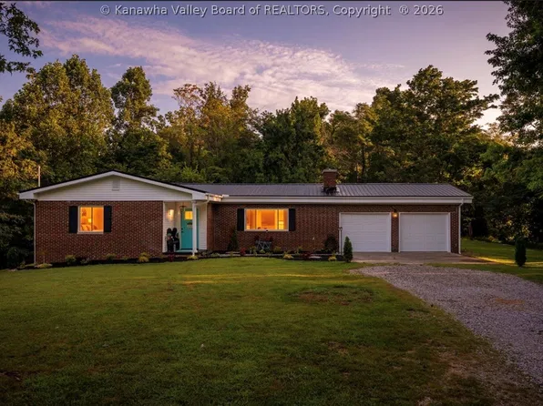 371 Henry Rd, Lesage, WV 25537