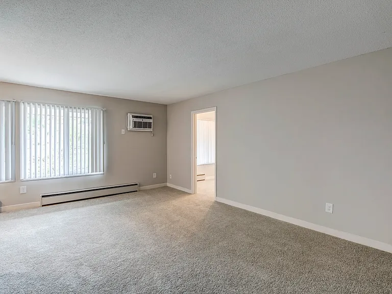 Edgerton Highlands Apartments — Photo 34