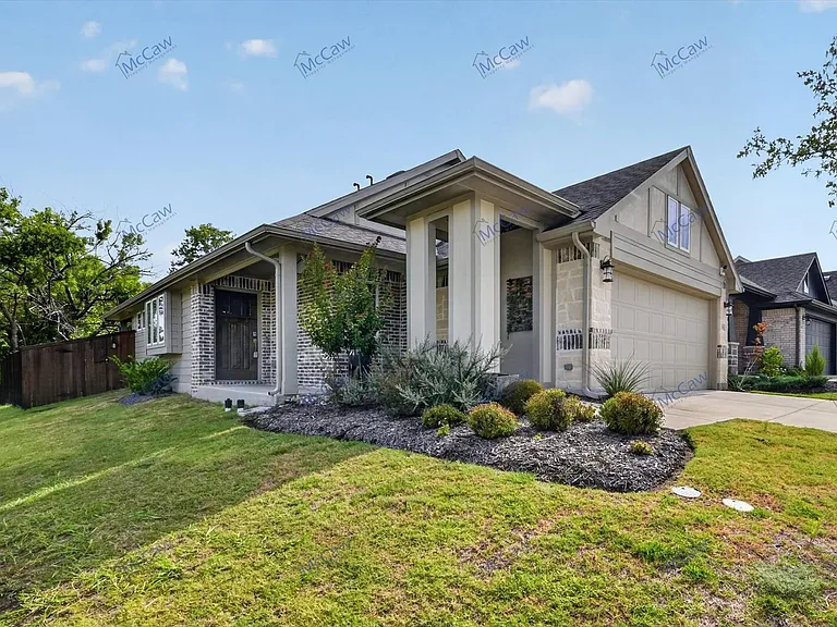 159 Bryant Ln — Photo 2