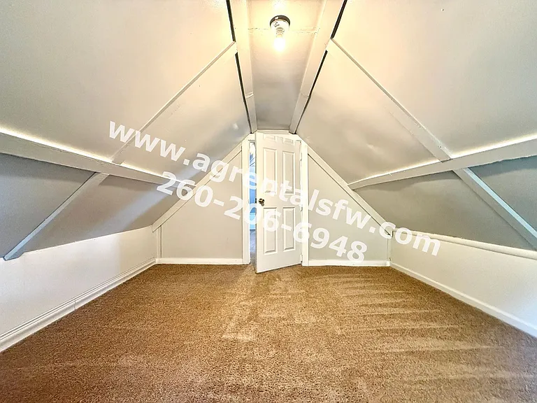 2430 Thompson Ave — Photo 17