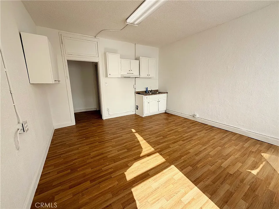 256 W Florence Ave #202