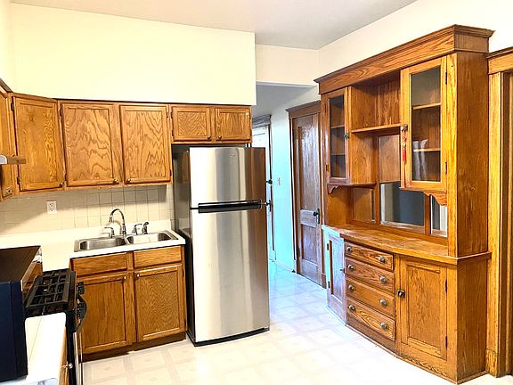 5th image of 915 N Leavitt St #2F