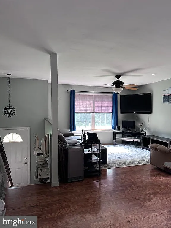 3 bed, 2.0 bath, 1176 sqft, $2,800 — Photo 4
