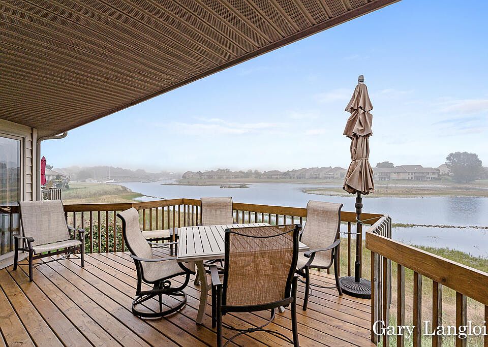 1604 W Harbour Towne Cir, Muskegon, MI 49441 Zillow
