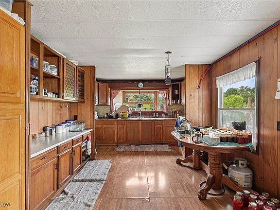 4th image of 49518 Taylor Rd