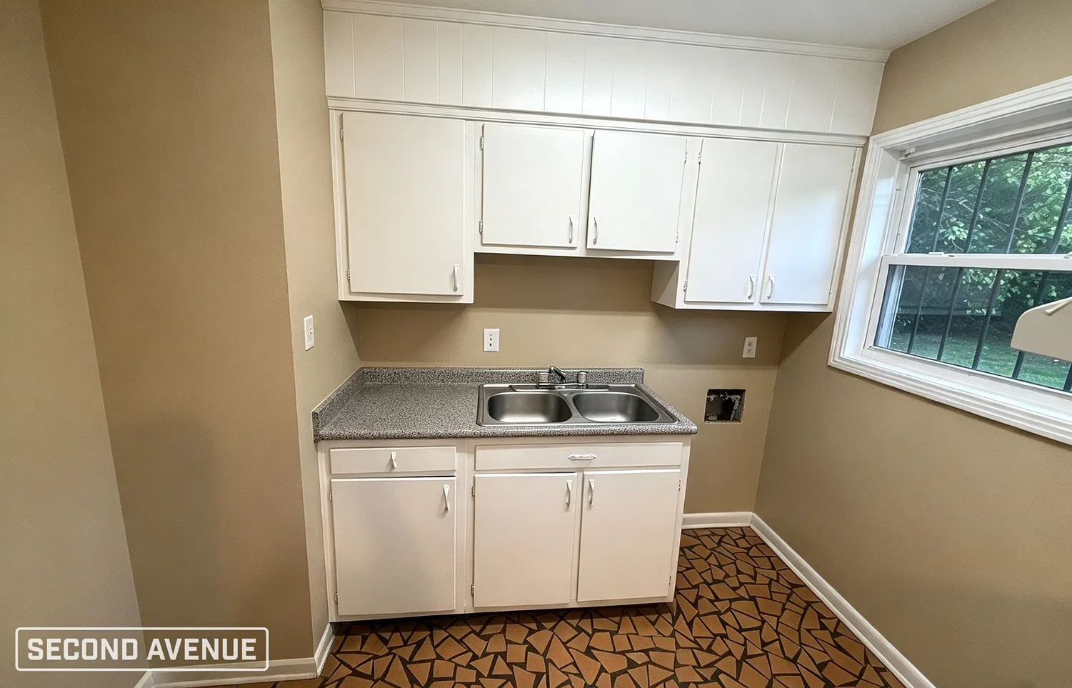 3 bed, 1.0 bath, 888 sqft, $1,199 — Photo 4