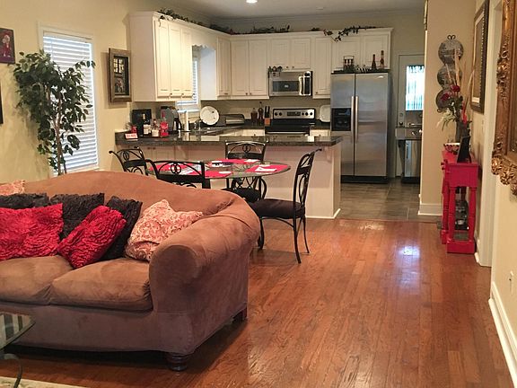 2nd image of 401 Bickerstaff Ln Unit 11