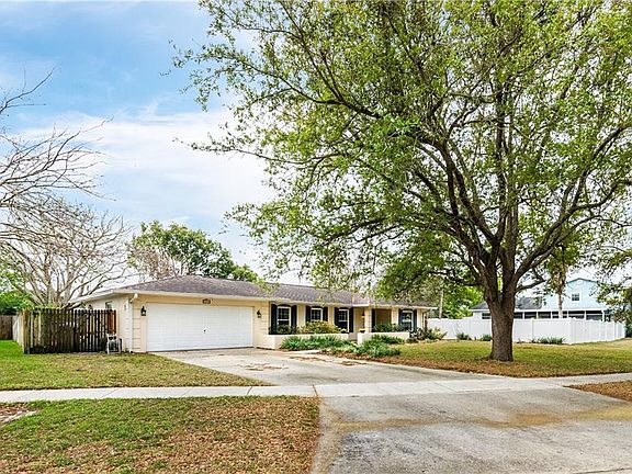 3rd image of 8598 Clover Ct